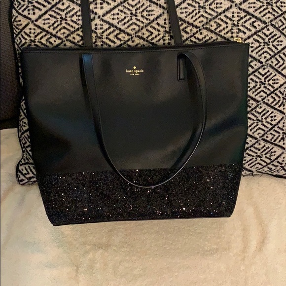 kate spade Handbags - Kate Spade Large Tote ♠️
